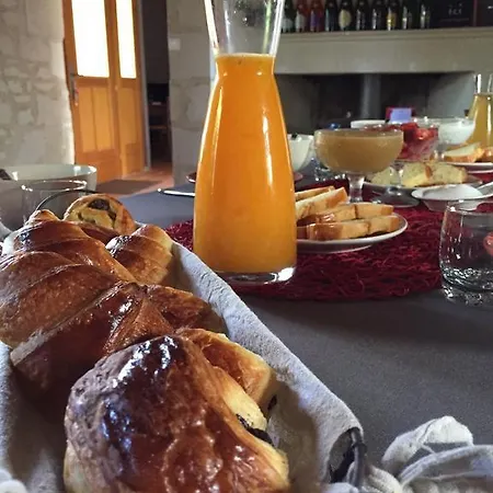 Pensionat Les Caves Ambillou-Château