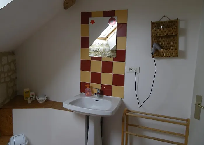 Πανσιόν Les Caves Ambillou-Château