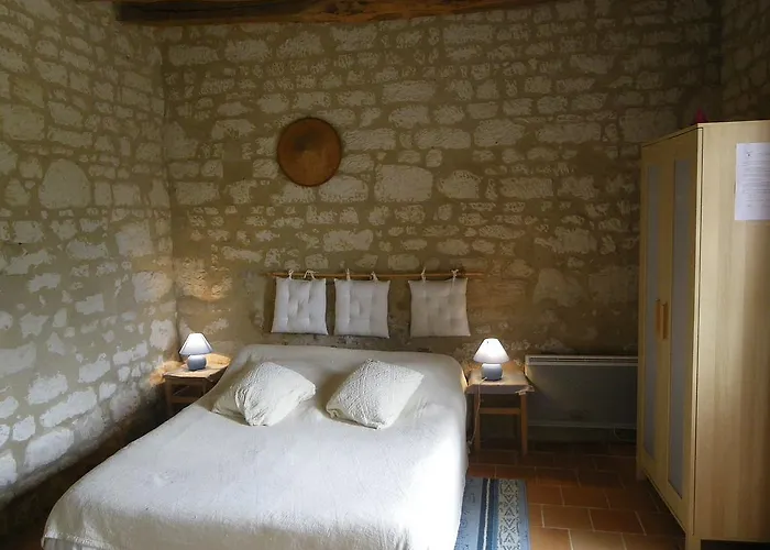 Гостевой дом Les Caves Ambillou-Chateau