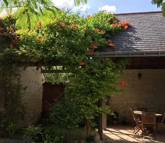 Πανσιόν Les Caves Ambillou-Château