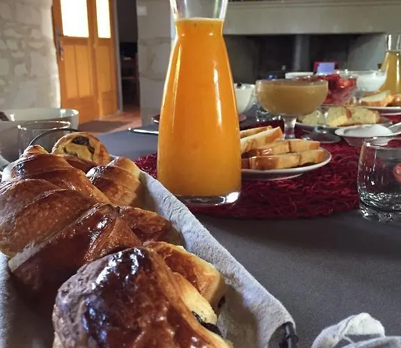Πανσιόν Les Caves Ambillou-Château