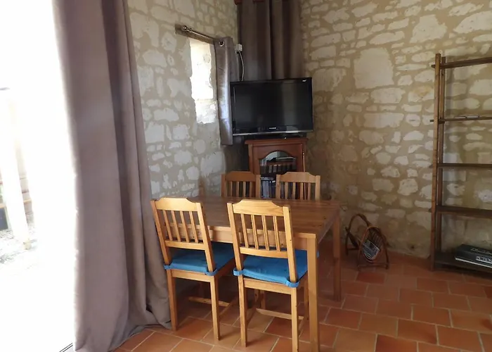 Πανσιόν Les Caves